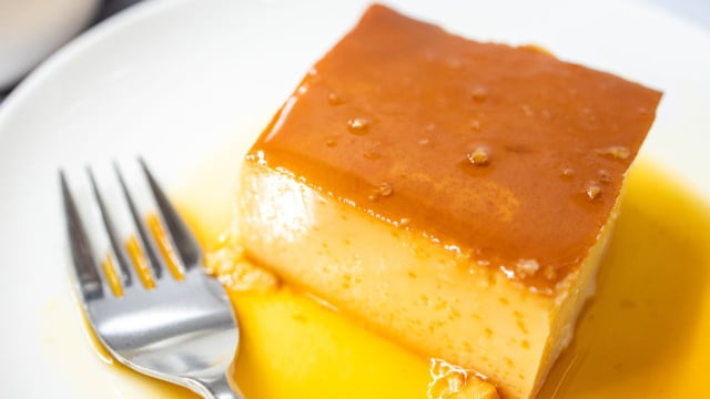 Parei de me preocupar com gás na hora de fazer pudim depois que descobri essa receita na travessa sem forno e sem ovo!