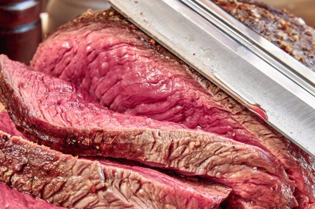 Líquido vermelho da carne não é sangue ou não é? Descubra de uma vez por todas!