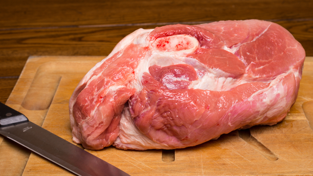 A carne fica deliciosa! (Créditos: Canva)
