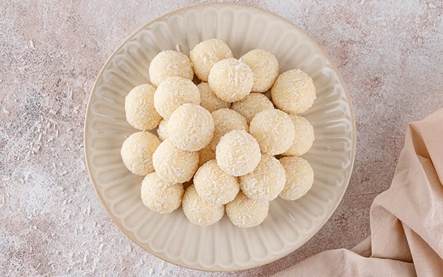 Dá para fazer um bom brigadeiro de leite ninho sem usar o fogão? TudoGostoso revela segredo para ele ficar cremoso e fácil de modelar