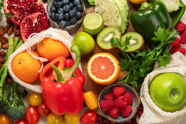 "O Rei da Vitamina C" no mundo das frutas e vegetais tem 4 vezes mais vitamina C do que laranjas. Quem descobrir seu nome vai se surpreender!