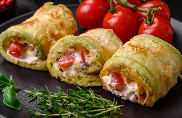“Virou minha receita com abobrinha predileta”, esse rolinho de vegetais crocante na airfryer que aprendi com a minha vizinha é saudável e delicioso