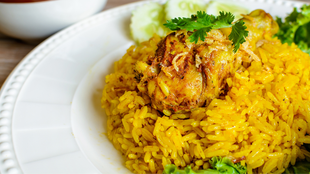 Adeus marmita sem graça: essa galinhada é perfeita para as refeições da semana, suculenta e cheia de sabor!