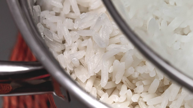 Dani García, chef: “A cebola pode ser adicionada ao arroz, o problema é deixá-la mal cozida e com água.”