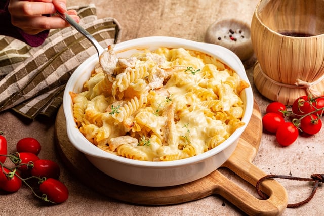 Macarrão cremoso gratinado: uma travessa, poucos ingredientes e um almoço irresistível do TudoGostoso