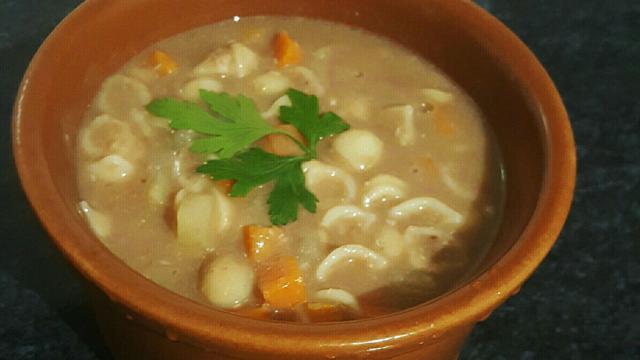 Essa sopa de feijão com macarrão tem um sabor que conforta qualquer um (Créditos: TudoGostoso/Vanessa)