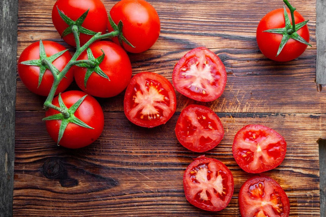 Adeus aos tomates sem gosto do supermercado: veja como é fácil multiplicar o sabor deles