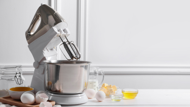 Batedeira por menos de R$ 100! Esse é o eletrodoméstico que você precisa ter na sua cozinha