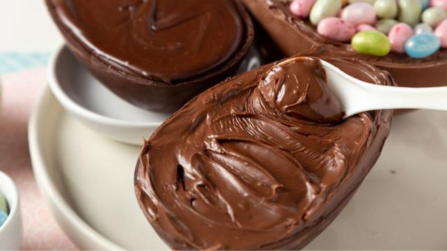 Com essa receita de ovo de Páscoa vegano de colher ninguém vai sentir falta de chocolate (Créditos: Shutterstock)
