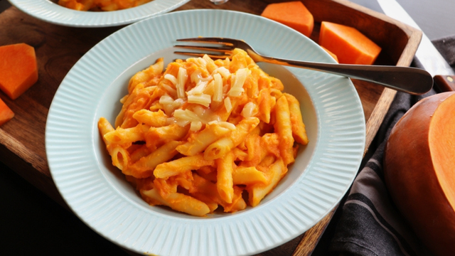 Macarrão com queijo e abóbora: receita simples com 5 ingredientes pode ser feita em uma panela só