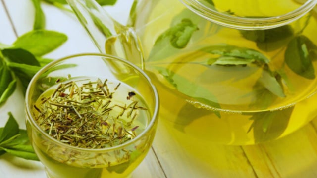 O chá verde é muito fácil de fazer e combina perfeitamente com esse momento do dia (Créditos: Shutterstock)