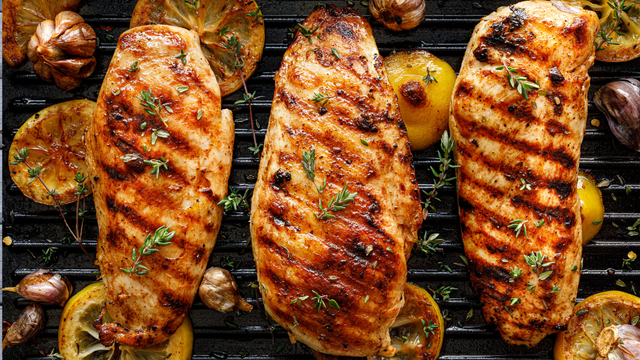 Nunca mais erre no tempero do frango: Tem que ter um ácido como limão, mostarda, laranja...