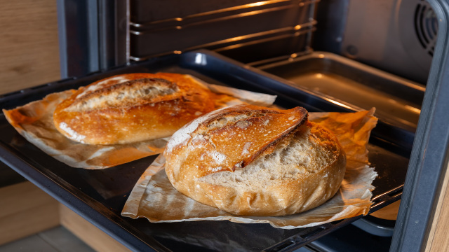 9 em 10 falham: o segredo para o pão caseiro formar aquela casquinha crocante perfeita