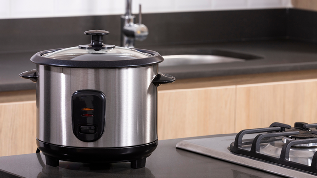 Qual é a panela de pressão elétrica ideal para fazer arroz e ensopados?