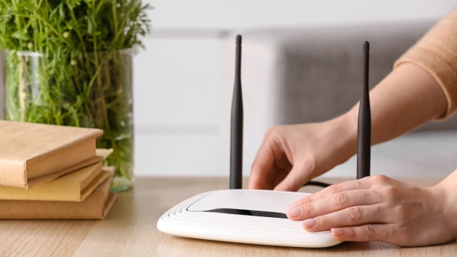 Sempre desligo o Wi-Fi quando saio de casa desde que um técnico da NET me deu a dica. Gostaria que tivessem me falado sobre esse hábito antes