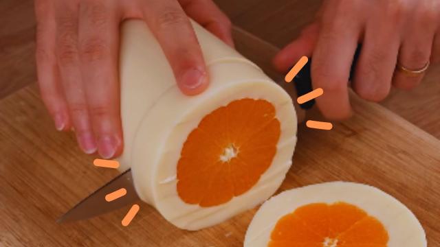 Aí está uma sobremesa de tangerina diferentona: parece difícil de fazer, mas é muito simples e vai surpreender a todos
