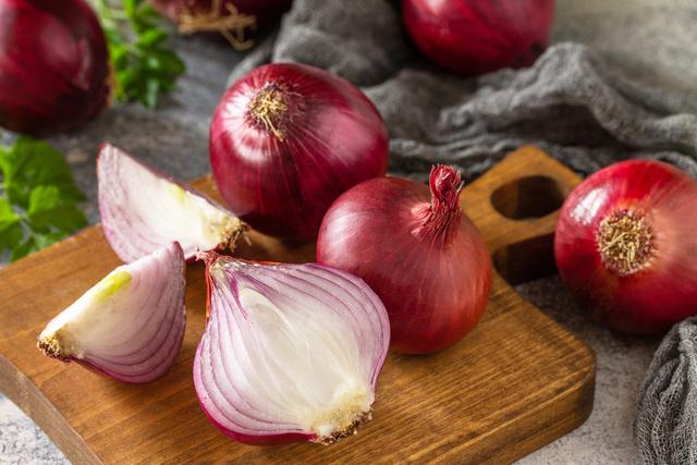 Cebola tem insulina? Descubra se quem tem diabetes pode comer o vegetal