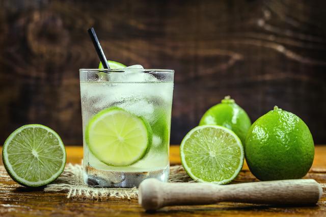 Caipirinha é o drink perfeito para os virginianos (Créditos: Shutterstock)