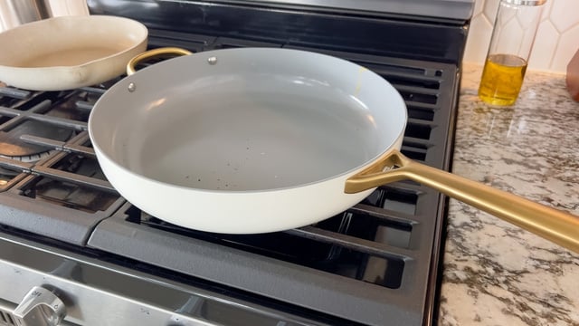 Como fazer a cura da frigideira de revestimento cerâmico do jeito certo: TudoGostoso ensina passo a passo para a comida nunca mais grudar