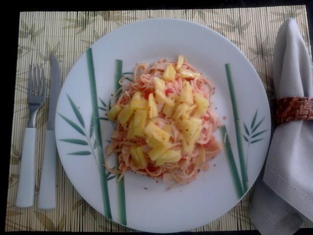Macarrão com abacaxi? E por que não? (Créditos: Fabyana/TudoGostoso)