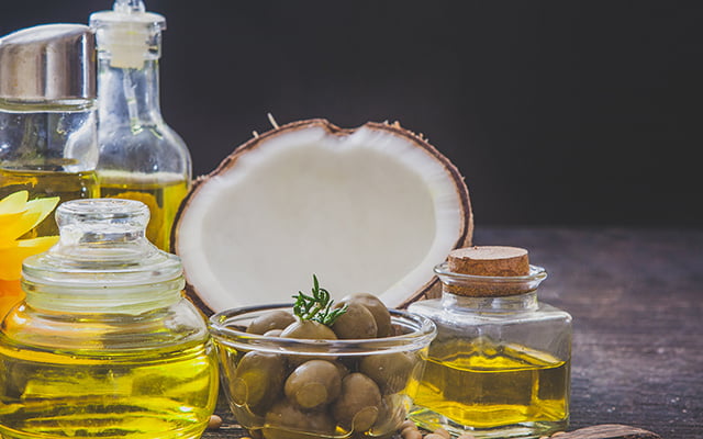 Misturar azeite de oliva e óleo de coco: por que recomendam fazer isso e para que serve