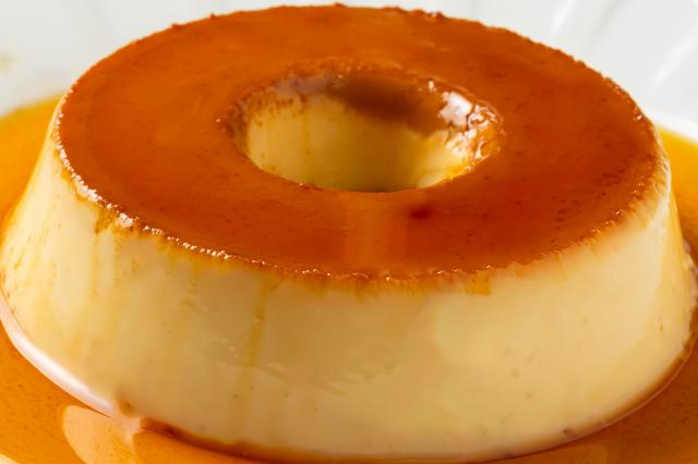 Quem disse que precisa de forno para fazer pudim? TudoGostoso ensina como fazer a sobremesa na boca do fogão!