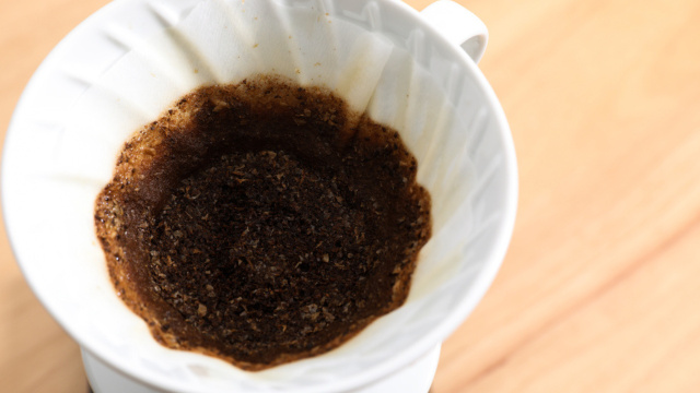 Se você tem borra de café em casa, você tem um tesouro: 5 maneiras de aproveitar o ingrediente no dia a dia