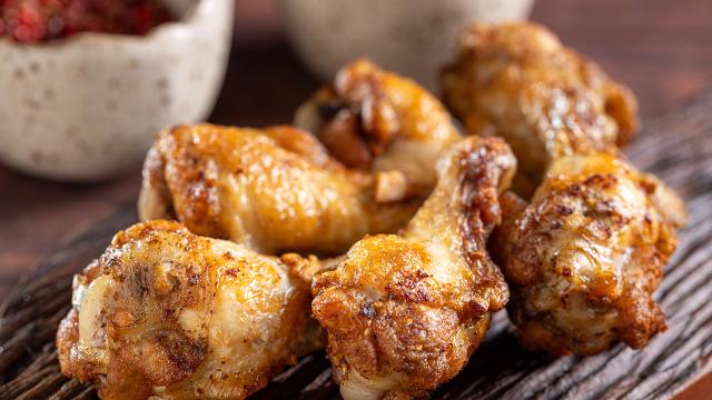 Essa receita de tulipa crocante da Ana Maria Braga é surreal de boa: fica pronta em 30 minutos na airfryer, serve como aperitivo ou para o almoço
