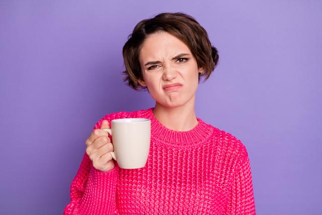 Entenda por que café requentado é tão ruim e se faz mal à saúde beber o cafezinho amanhecido