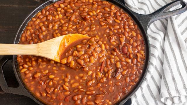 Para que serve bicarbonato no feijão? Ingrediente influencia no cozimento e até nos gases!