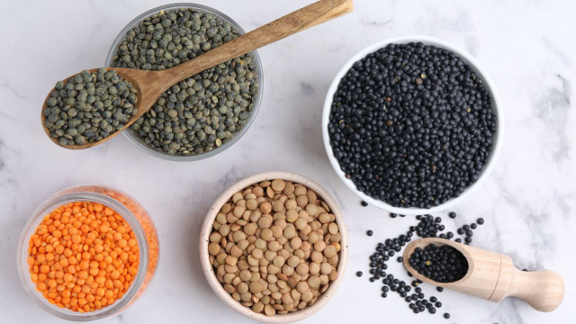 Não sabia que existia tantos tipos de lentilhas! Aprenda como usar os tipos marrom, verde, vermelho e preto