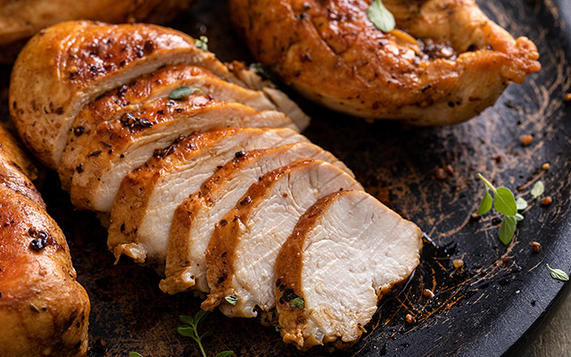 Você muda a textura do frango com apenas 1 ingrediente simples e deixa a carne bem mais suculenta (não é bicarbonato de sódio!)