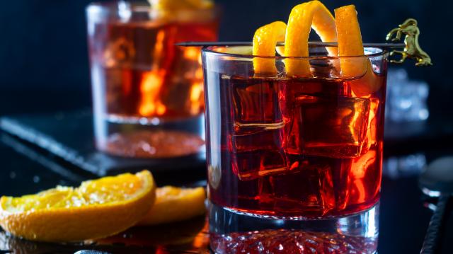 Negroni é o drink perfeito para as pessoas de Leão (Créditos: Shutterstock)
