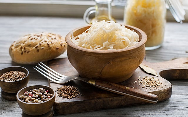 Salada clássica de chucrute: esse é o passo a passo para que ela fique suave e crocante
