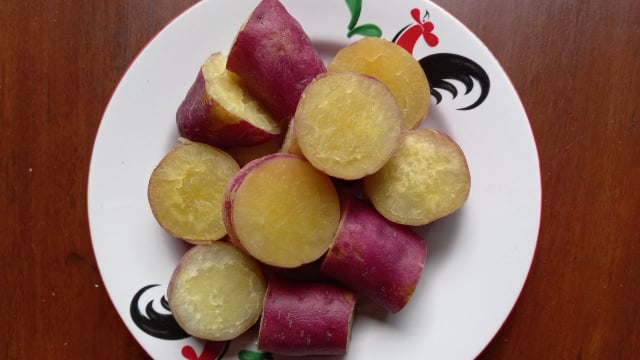 Dá para fazer batata-doce no micro-ondas? Depois que aprendi essa dica só faço desse jeito, fica pronta rapidinho