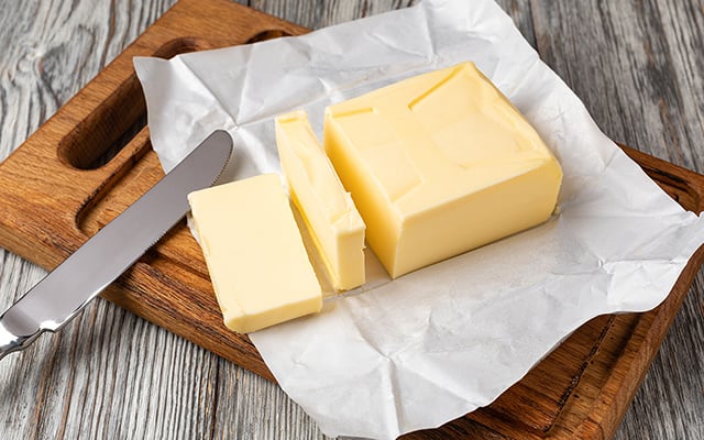 O truque para amolecer a manteiga rápido: não tem problema se esquecer de tirar da geladeira e nem precisa de micro-ondas