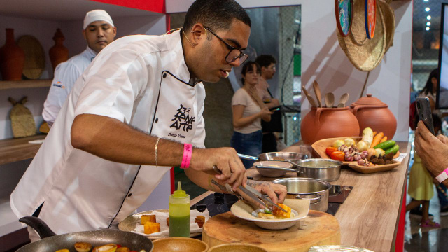 Pernambuco à mesa levou chefs a falarem sobre pratos típicos de diversas regiões do estado. (Crédito: Fenearte - Divulgação /  Cristiana Dias)