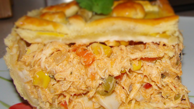 Provei essa receita de torta de frango caipira muito saborosa e fácil e todo final de semana a família pede!