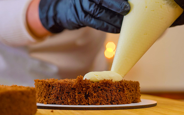Prepare bolos recheados como um chef com esse creme de confeiteiro simples e delicioso