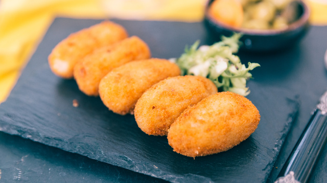 Croquete de milho sequinho: o segredo para o petisco de boteco mais crocante que você vai provar