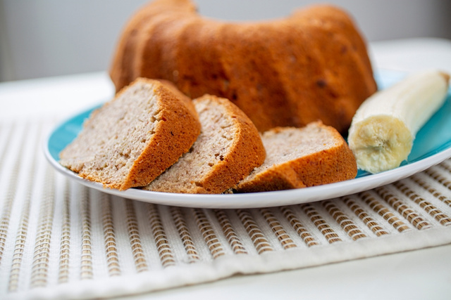 Bolo de banana com aveia simples para um café da tarde nutritivo e bem gostosinho