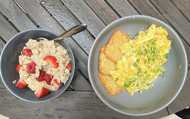 Ovos mexidos ou aveia: qual café da manhã é melhor para o seu nível de açúcar no sangue?