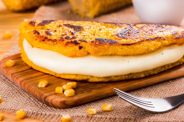 Panqueca de milho venezuelana: conheça a cachapa, uma ótima opção de café da manhã ou lanche da tarde
