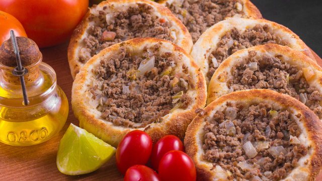 Não tem como não gosta de esfiha! (Créditos: Shutterstock)