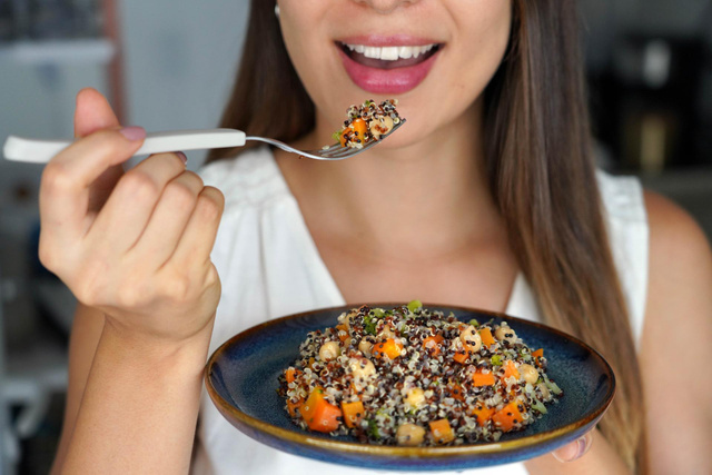 O que acontece com o corpo se você consumir grão-de-bico todos os dias? Nutricionista lista benefícios (conta como incluir na alimentação)