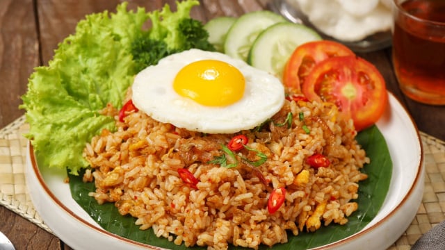 O arroz com ovo pode superar os benefícios da carne vermelha? Prato popular tem alto valor nutricional