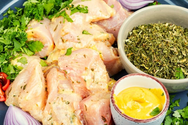Transformei filé de frango simples em um prato irresistível com essa mistura secreta de temperos