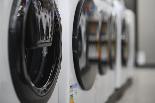 Na Suíça, você também liga a máquina de lavar, mas não quando quer: é assim que a lavanderia funciona em muitos apartamentos