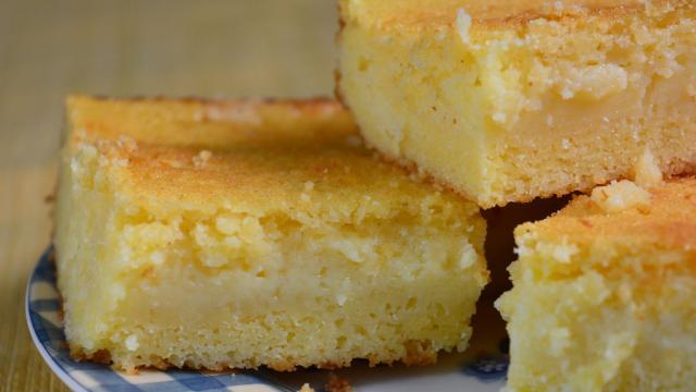 Bolo de fubá cremoso com queijo ralado no liquidificador: fácil, rápido e delicioso assim só na receita do TudoGostoso