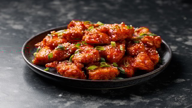 Fazer frango oriental com molho agridoce é mais fácil do que parece e o resultado fica tão bom quanto o dos restaurantes